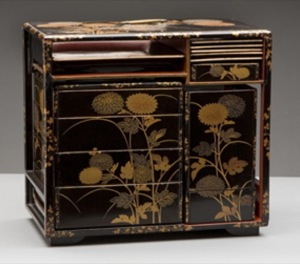 A Japanese Gold-Decorated Lacquer Picnic Set (SAGE-JUBAKO)